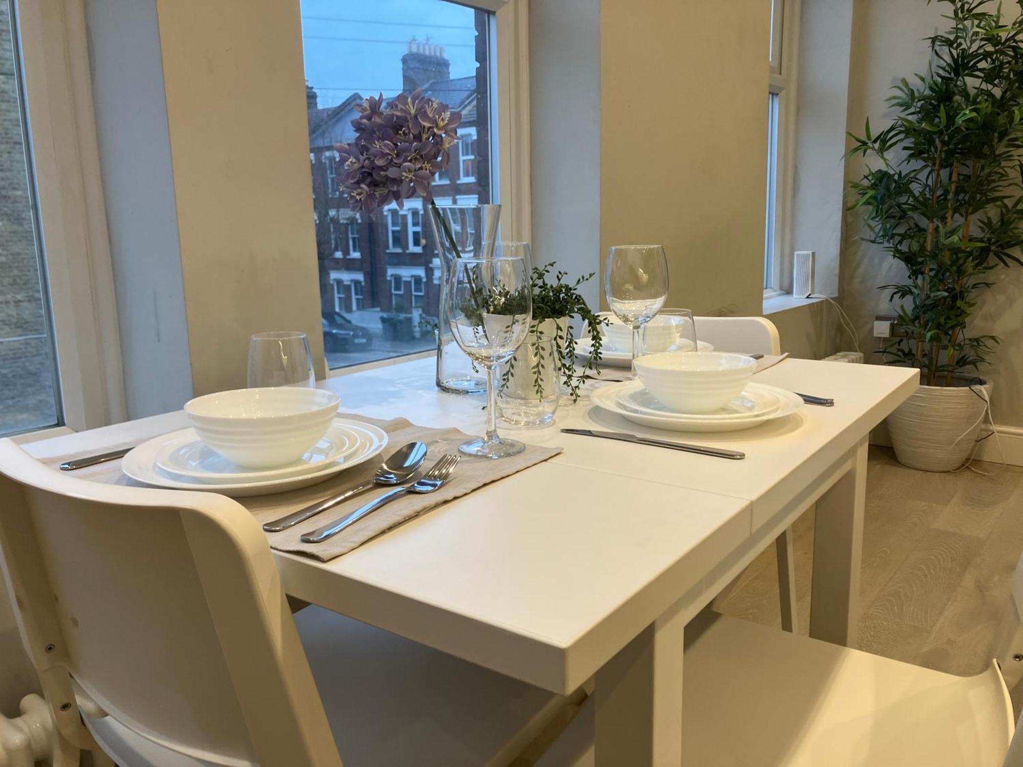 Brilliant 2 Bed Apartment - Spacious, Central & Well-Connected London Exterior photo