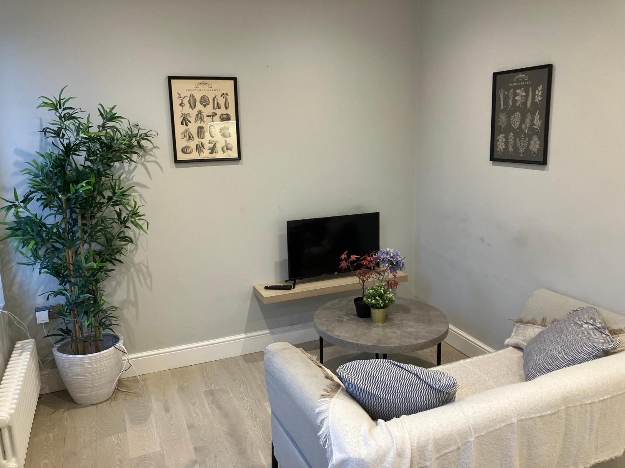 Brilliant 2 Bed Apartment - Spacious, Central & Well-Connected London Exterior photo